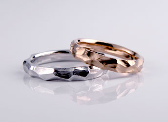 �\�ʂ��ʉ������┧�̂悤�Ȍ����w��