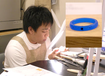 �T�v���C�Y�Ńs���N�S�[���h�@�C�j�V�����w��