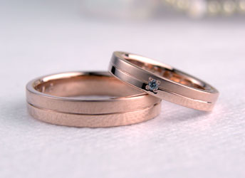 �s���N�S�[���h��2�A�Ɍ����錋���w��