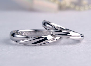 兵庫県　釜鳴様　斜めシルク模様の手作り結婚指輪