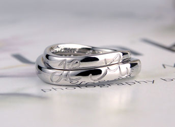 兵庫県　木内様　イニシャルが浮かぶ自作彫り手作り結婚指輪