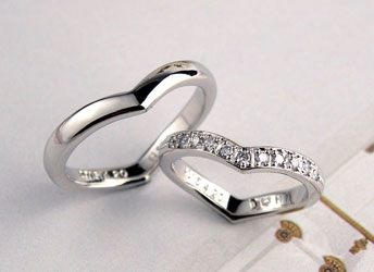 大阪府　エスカランテ様　斜めから見るとハートダイヤが豪華手作り結婚指輪