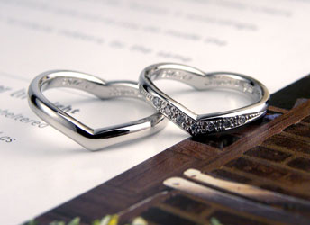 兵庫県　折田様　上下V字でハートダイヤ手作り結婚指輪