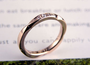 �s���N�S�[���h���ʂ��Ԃт�w��