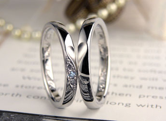 兵庫県　浅津様　合わせるとハート水色ダイヤの手作り結婚指輪