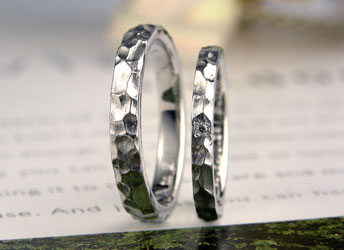 兵庫県　岡田様　自作凸凹岩肌つや消しプラチナ手作り結婚指輪