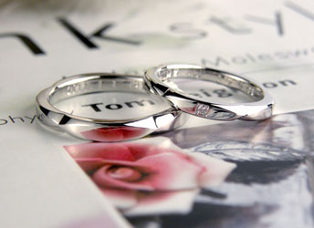 大阪府　田中様　側面が花びら型のダイヤプラチナ手作り結婚指輪