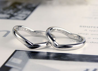 大阪府　山下様　外して斜めから見るとハート形のプラチナ手作り結婚指輪