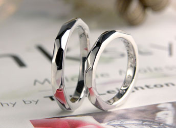 大阪府　林様　ランダムにヤスリで削り不規則な面がキレイな手作り結婚指輪