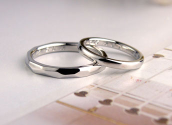 兵庫県　小野様　甲丸とランダム削りのプラチナ手作り結婚指輪