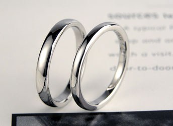 大阪府　片岡様　細身でシンプルなプラチナ甲丸型手作り結婚指輪