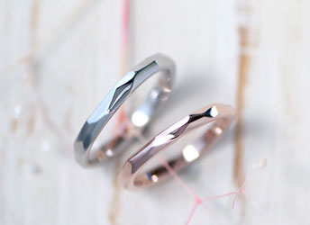 �s���N�S�[���h�ƃv���`�i�ّ̈f�ނŕ\�ʂ������_���Ȏ��茋���w��