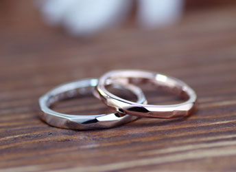 �s���N�S�[���h�ƃv���`�i�ّ̈f�ނŕ\�ʂ������_���Ȏ��茋���w��