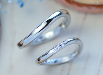 S���^�̊ɂ₩�ȃJ�[�u�Ƀ_�C������ꂽ���炵�����茋���w��