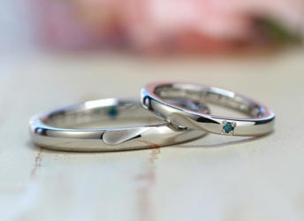 合わせるとハートが浮かぶ手作り結婚指輪
