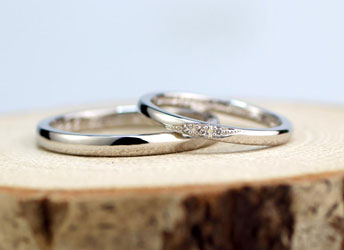 甲丸型ダイヤ3個彫金手作り結婚指輪