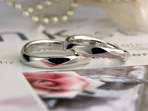S字型の結婚指輪