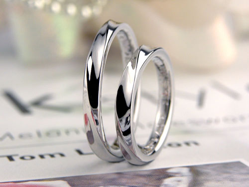 螺旋状の手作り結婚指輪