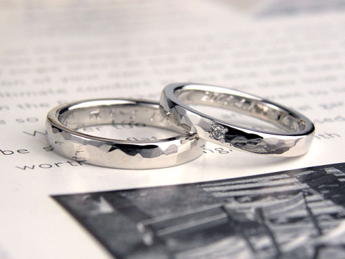 槌目加工の手作り結婚指輪
