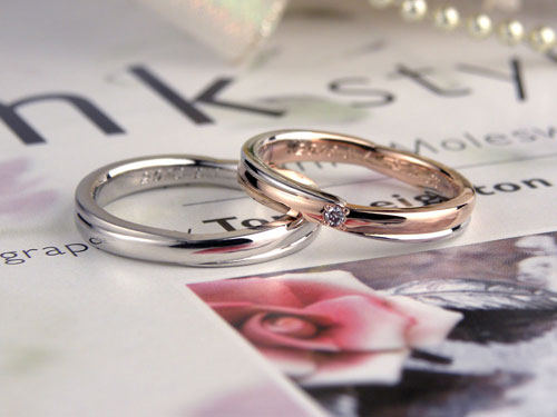 プラチナとK18ピンクゴールドでコンビ結婚指輪