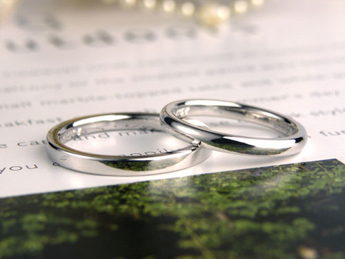 甲丸と平打ちの手作り結婚指輪