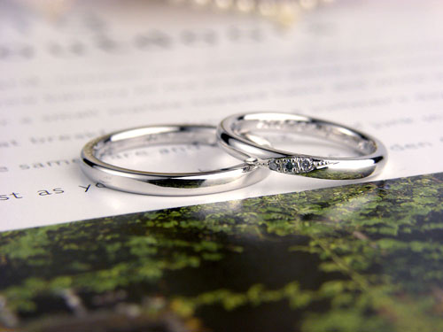 シーブルーダイヤ甲丸結婚指輪