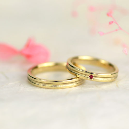 イエローゴールドとルビーの手作り結婚指輪