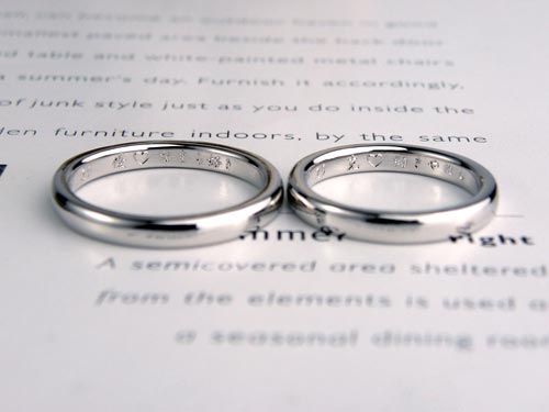 方言で愛の言葉を彫刻した結婚指輪