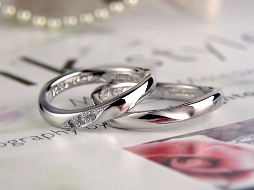 水色ダイヤの合わせるとハート手作り結婚指輪