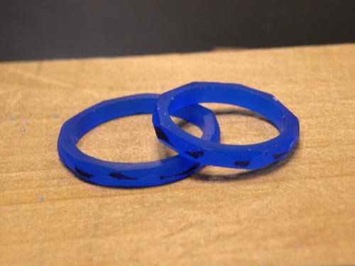 表面をランダムに削った結婚指輪原型