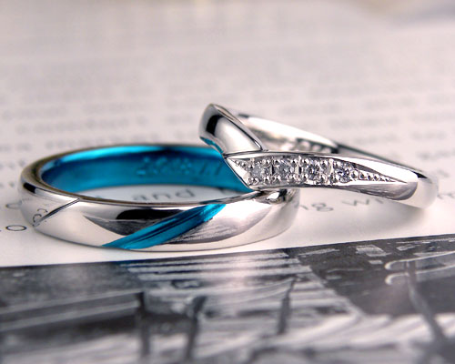 大阪の二人が手作りしたブルーの結婚指輪