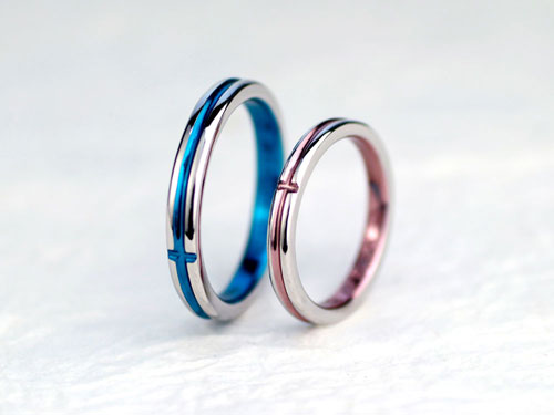 ブルーとピンクの色付き手作り結婚指輪