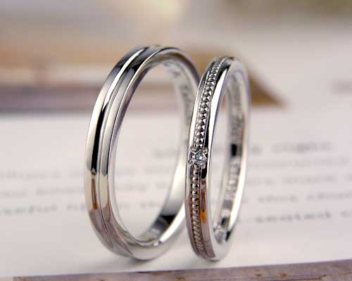 ミル打ちと溝ラインでデザインをそろえた手作り結婚指輪