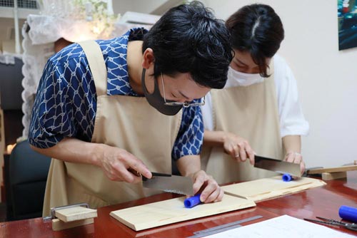 大阪のカップルがワックスの切り出し