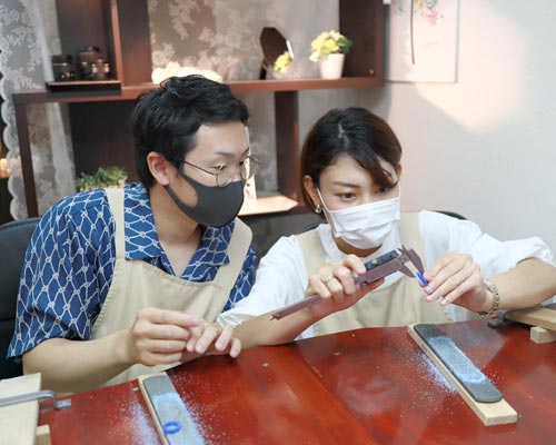 指輪ワックスの幅を削る