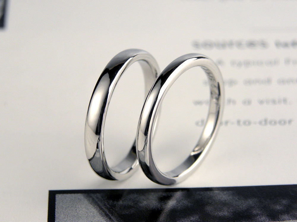 細身のプラチナ甲丸手作りマリッジリング