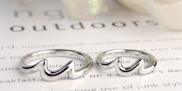 Ｍの形がそのまま指輪になったオーダー結婚指輪