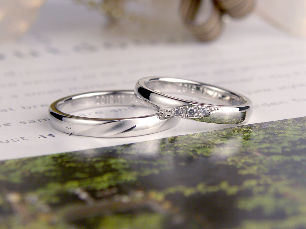 斜めダイヤがおしゃれな手作り結婚指輪
