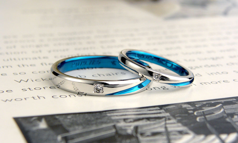 ブルーのラインが美しい手作り結婚指輪