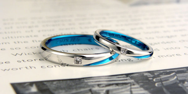 ブルーのラインが美しい手作り結婚指輪