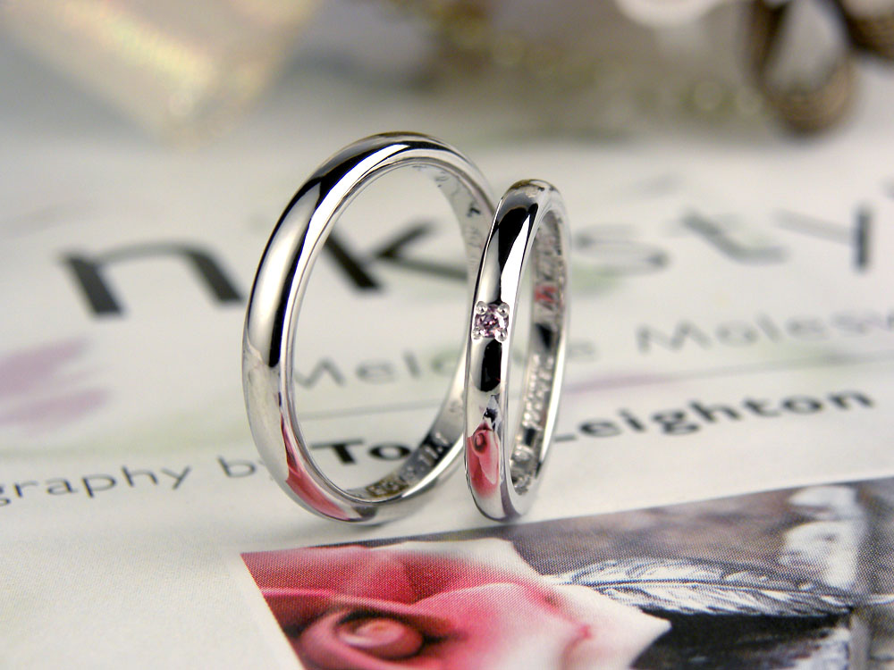 ピンクダイヤを強調した手作り結婚指輪