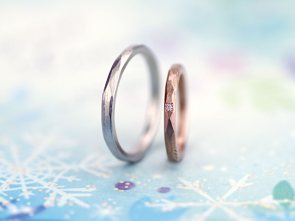 削り跡を活かしたアンティークな手作り結婚指輪
