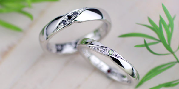 黄緑ダイヤとブラックダイヤの結婚指輪