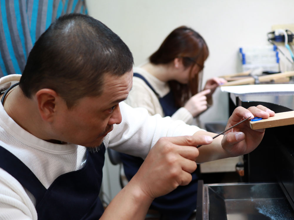 ワックスを削る作業