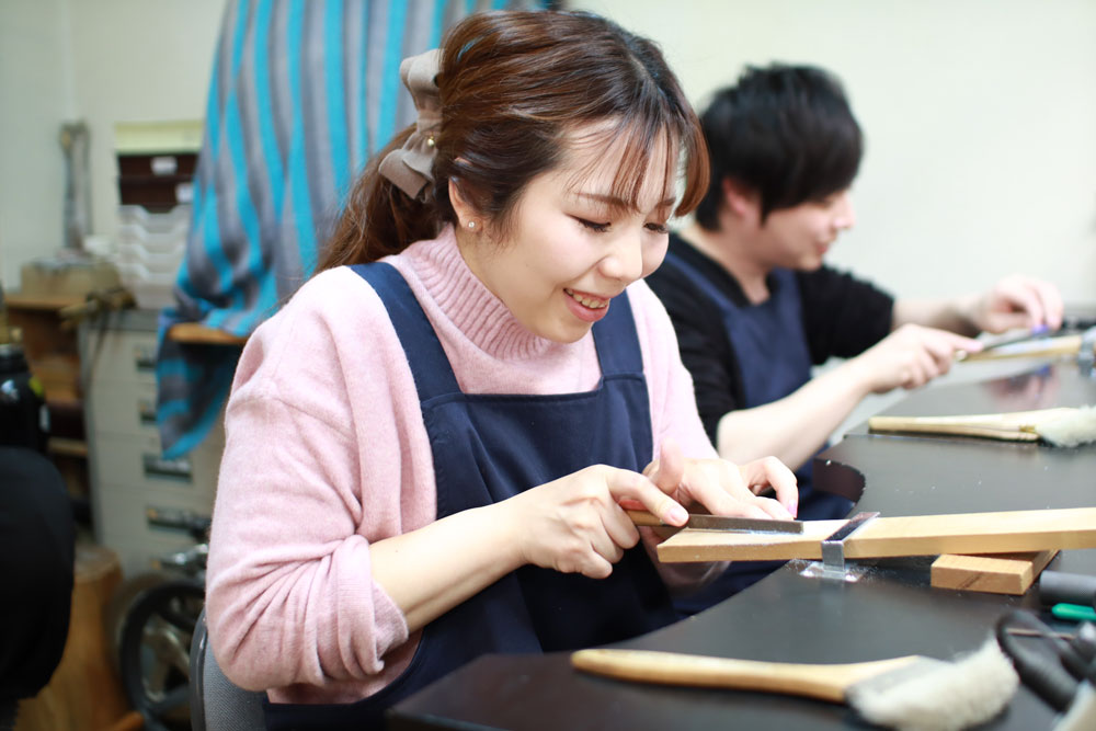 ワックスを削る作業