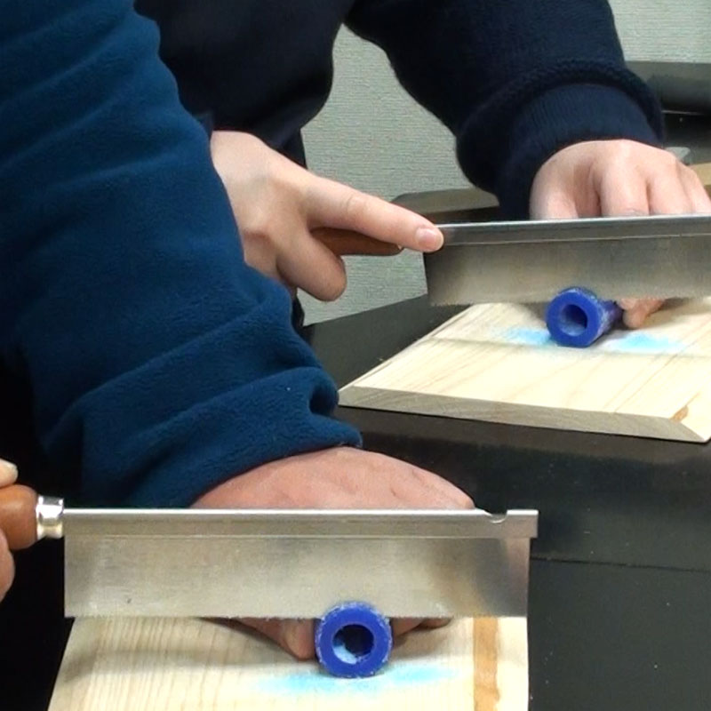 指輪ワックスを切り出す