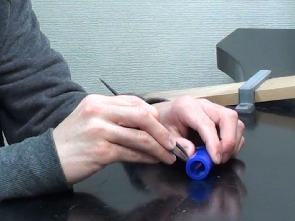 ワックスに切り取り線を入れる