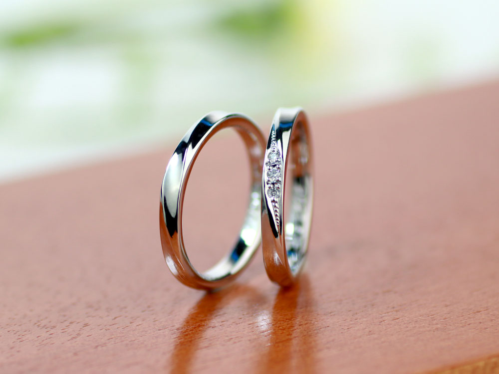 らせん状の手作り結婚指輪