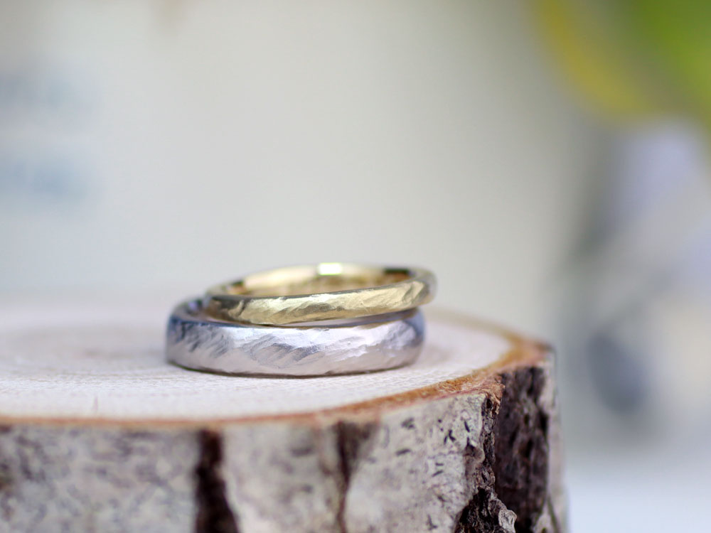 手作り感ある自然な仕上げの手作り結婚指輪