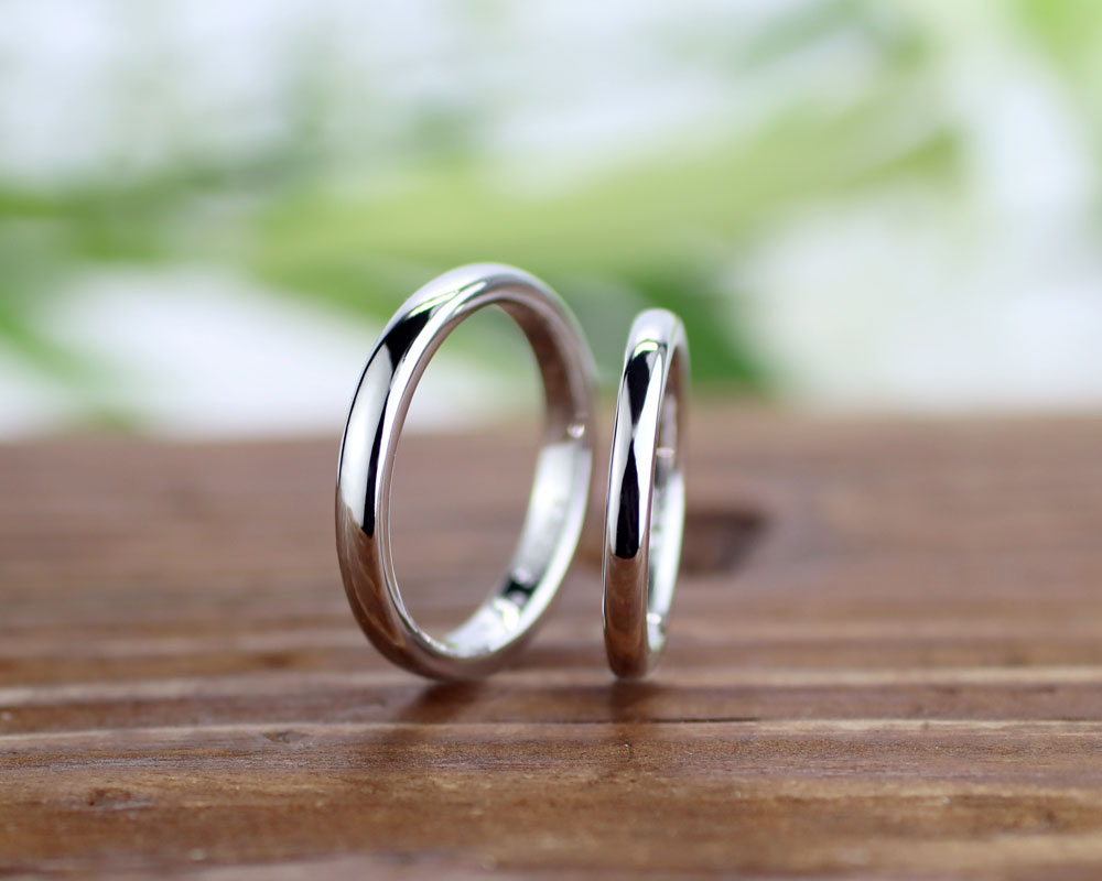 シンプルなプラチナ甲丸手作り結婚指輪